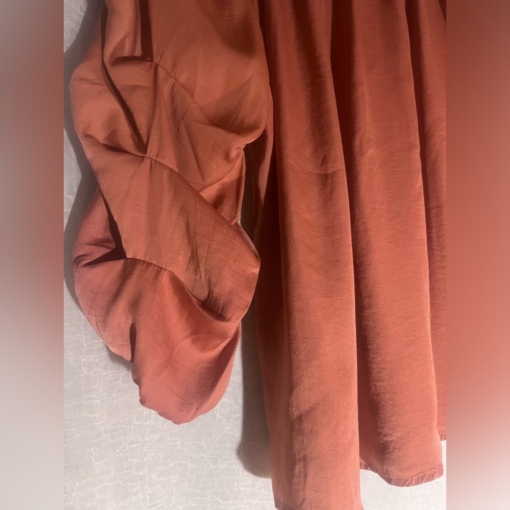Pink feminine satin blouse - Picture 3 of 7